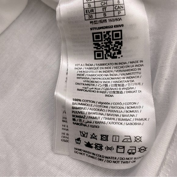 GUESS Women's Vintage Magazine Organic Cotton Short-Sleeve
Tee Size S - Picture 9 of 14